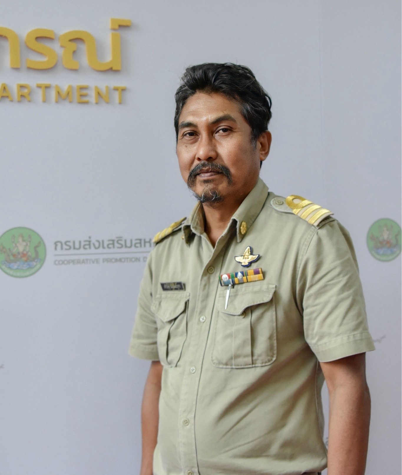 นายดำรงค์ ร่อนลอยหา