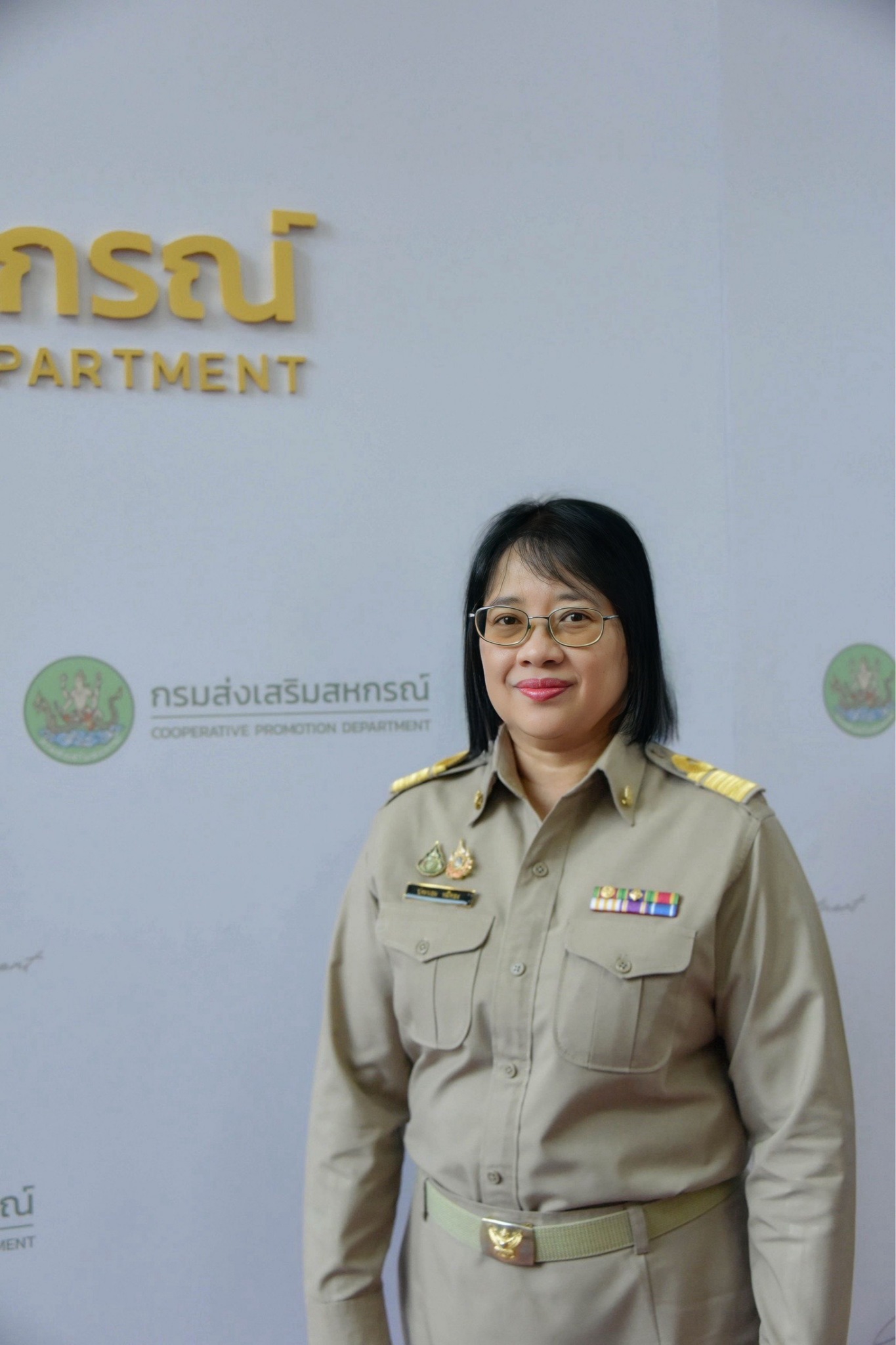 นางสาวประนอม หมีทอง