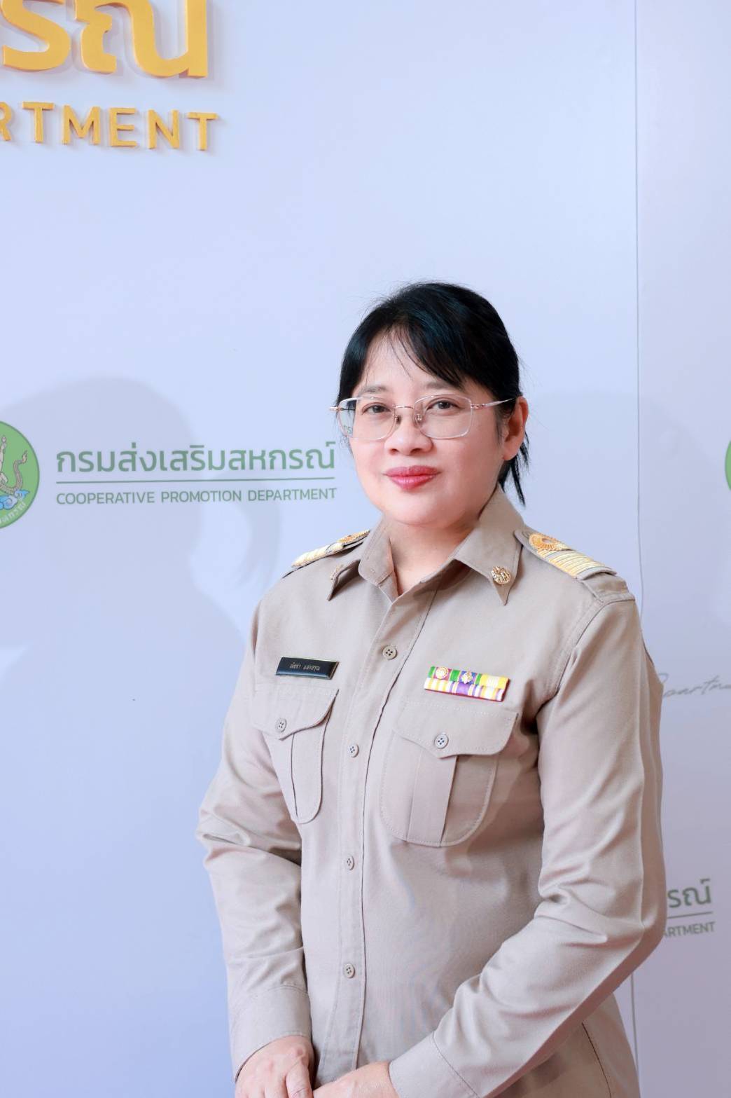 นางสาวประนอม หมีทอง