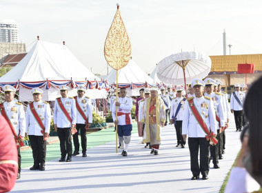 &quot;ในหลวง-พระราชินี&quot; เสด็จฯ พระราชพิธีพืชมงคลฯ 2567 พารามิเตอร์รูปภาพ 15