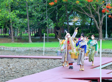 &quot;ในหลวง-พระราชินี&quot; เสด็จฯ พระราชพิธีพืชมงคลฯ 2567 พารามิเตอร์รูปภาพ 40