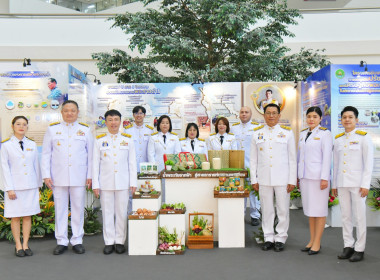 พิธีวางพานพุ่มดอกไม้สดถวายราชสักการะ วันพระบิดาแห่งฝนหลวง ... พารามิเตอร์รูปภาพ 27