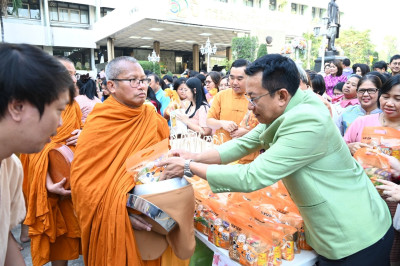 ผอ. สทส. นำบุคลากรร่วมทำบุญตักบาตร เนื่องในวันขึ้นปีใหม่ ... พารามิเตอร์รูปภาพ 1