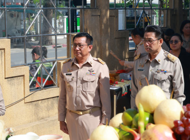 อธิบดี กสส. นำสักการะสิ่งศักดิ์สิทธิ์ พารามิเตอร์รูปภาพ 1