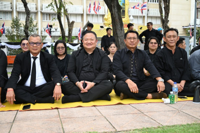 ถวายความอาลัยในพิธีเคลื่อนพระบรมศพฯ พารามิเตอร์รูปภาพ 1