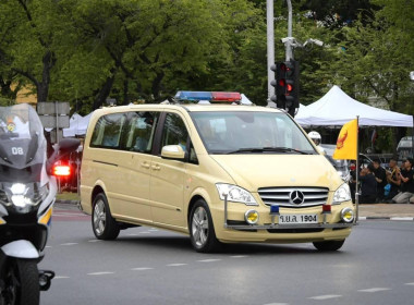 ถวายความอาลัยในพิธีเคลื่อนพระบรมศพฯ พารามิเตอร์รูปภาพ 3