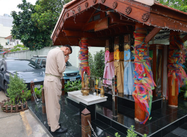 ผอ. อนุรัตน์ เลื่อนลอย ไหว้ศาลฯ เนื่องในโอกาสเข้ารับตำแหน่ง ... พารามิเตอร์รูปภาพ 9