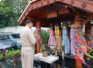 ผอ. อนุรัตน์ เลื่อนลอย ไหว้ศาลฯ เนื่องในโอกาสเข้ารับตำแหน่ง ... พารามิเตอร์รูปภาพ 10