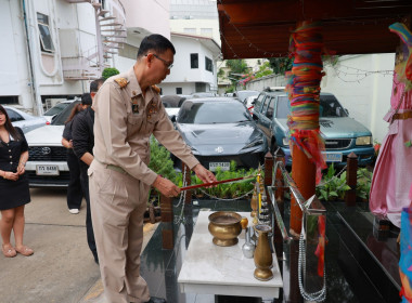 ผอ. อนุรัตน์ เลื่อนลอย ไหว้ศาลฯ เนื่องในโอกาสเข้ารับตำแหน่ง ... พารามิเตอร์รูปภาพ 12