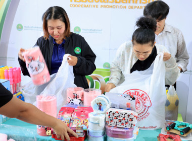 กรมส่งเสริมสหกรณ์ ส่งต่อความรักแก่น้อง ๆ พารามิเตอร์รูปภาพ 13