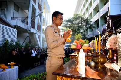 รองอธิบดีฯ มนัส เทพรักษ์ สักการะสิ่งศักดิ์สิทธิ์ พารามิเตอร์รูปภาพ 1