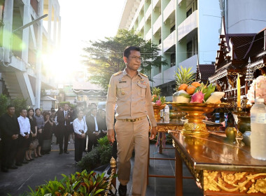 รองอธิบดีฯ มนัส เทพรักษ์ สักการะสิ่งศักดิ์สิทธิ์ พารามิเตอร์รูปภาพ 1