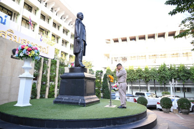 รองอธิบดีฯ สักการะสิ่งศักดิ์สิทธิ์ พารามิเตอร์รูปภาพ 1