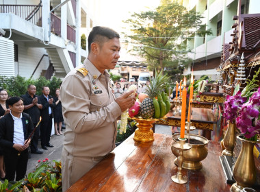 รองอธิบดีฯ สักการะสิ่งศักดิ์สิทธิ์ พารามิเตอร์รูปภาพ 1