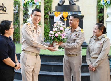 รองอธิบดีฯ สักการะสิ่งศักดิ์สิทธิ์ พารามิเตอร์รูปภาพ 3