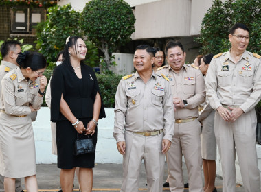 รองอธิบดีฯ สักการะสิ่งศักดิ์สิทธิ์ พารามิเตอร์รูปภาพ 12