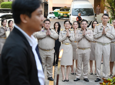 รองอธิบดีฯ สักการะสิ่งศักดิ์สิทธิ์ พารามิเตอร์รูปภาพ 17