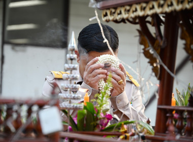 รองอธิบดีฯ สักการะสิ่งศักดิ์สิทธิ์ พารามิเตอร์รูปภาพ 23