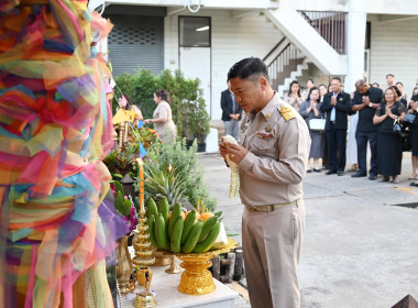 รองอธิบดีฯ สักการะสิ่งศักดิ์สิทธิ์ พารามิเตอร์รูปภาพ 24