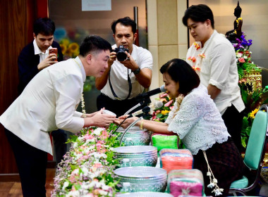 รดน้ำขอพร เนื่องในโอกาสวันขึ้นปีใหม่ไทย 2569 พารามิเตอร์รูปภาพ 5