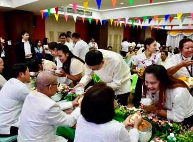 รดน้ำขอพร เนื่องในโอกาสวันขึ้นปีใหม่ไทย 2569 พารามิเตอร์รูปภาพ 27