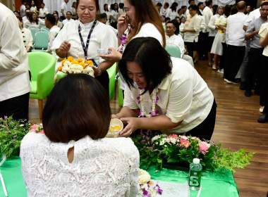 รดน้ำขอพร เนื่องในโอกาสวันขึ้นปีใหม่ไทย 2569 พารามิเตอร์รูปภาพ 37