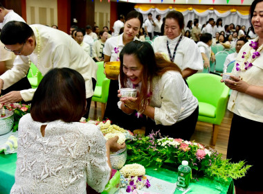 รดน้ำขอพร เนื่องในโอกาสวันขึ้นปีใหม่ไทย 2569 พารามิเตอร์รูปภาพ 38