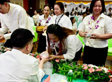 รดน้ำขอพร เนื่องในโอกาสวันขึ้นปีใหม่ไทย 2569 พารามิเตอร์รูปภาพ 41