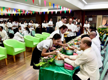 รดน้ำขอพร เนื่องในโอกาสวันขึ้นปีใหม่ไทย 2569 พารามิเตอร์รูปภาพ 48