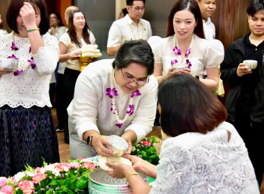 รดน้ำขอพร เนื่องในโอกาสวันขึ้นปีใหม่ไทย 2569 พารามิเตอร์รูปภาพ 50