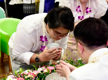 รดน้ำขอพร เนื่องในโอกาสวันขึ้นปีใหม่ไทย 2569 พารามิเตอร์รูปภาพ 51