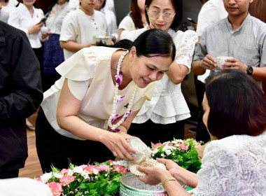 รดน้ำขอพร เนื่องในโอกาสวันขึ้นปีใหม่ไทย 2569 พารามิเตอร์รูปภาพ 56