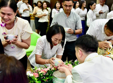 รดน้ำขอพร เนื่องในโอกาสวันขึ้นปีใหม่ไทย 2569 พารามิเตอร์รูปภาพ 58