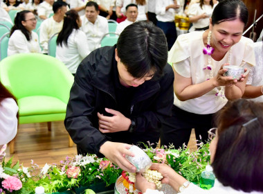 รดน้ำขอพร เนื่องในโอกาสวันขึ้นปีใหม่ไทย 2569 พารามิเตอร์รูปภาพ 59