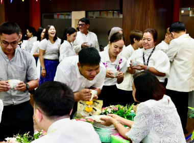 รดน้ำขอพร เนื่องในโอกาสวันขึ้นปีใหม่ไทย 2569 พารามิเตอร์รูปภาพ 60