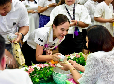 รดน้ำขอพร เนื่องในโอกาสวันขึ้นปีใหม่ไทย 2569 พารามิเตอร์รูปภาพ 63