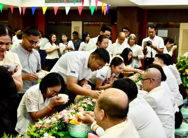 รดน้ำขอพร เนื่องในโอกาสวันขึ้นปีใหม่ไทย 2569 พารามิเตอร์รูปภาพ 66