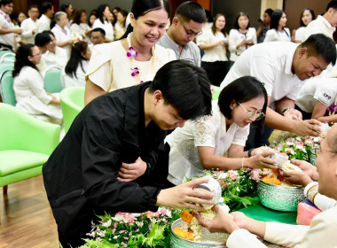 รดน้ำขอพร เนื่องในโอกาสวันขึ้นปีใหม่ไทย 2569 พารามิเตอร์รูปภาพ 67