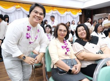 รดน้ำขอพร เนื่องในโอกาสวันขึ้นปีใหม่ไทย 2569 พารามิเตอร์รูปภาพ 74