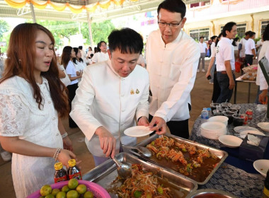 พิธีทอดผ้าป่ามหากุศลเพื่อการศึกษาสมทบทุนก่อสร้างอาคาร ... พารามิเตอร์รูปภาพ 56
