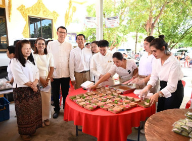 พิธีทอดผ้าป่ามหากุศลเพื่อการศึกษาสมทบทุนก่อสร้างอาคาร ... พารามิเตอร์รูปภาพ 63