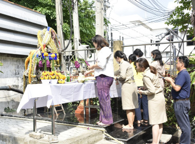 บวงสรวงศาลสิ่งศักดิ์สิทธิ์ประจำ สทส. เพื่อทำการบูรณะ พารามิเตอร์รูปภาพ 10