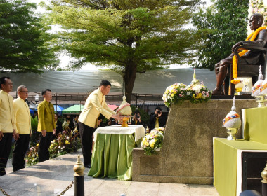 “รัฐมนตรีเกษตรฯ” วางพานพุ่มฯ และ ... พารามิเตอร์รูปภาพ 3